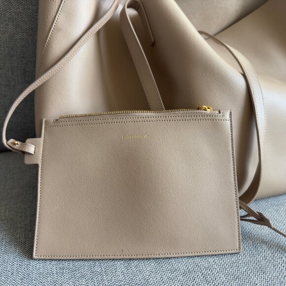 SAINT LAURENT East West large leather tote - Picture 8 of 16